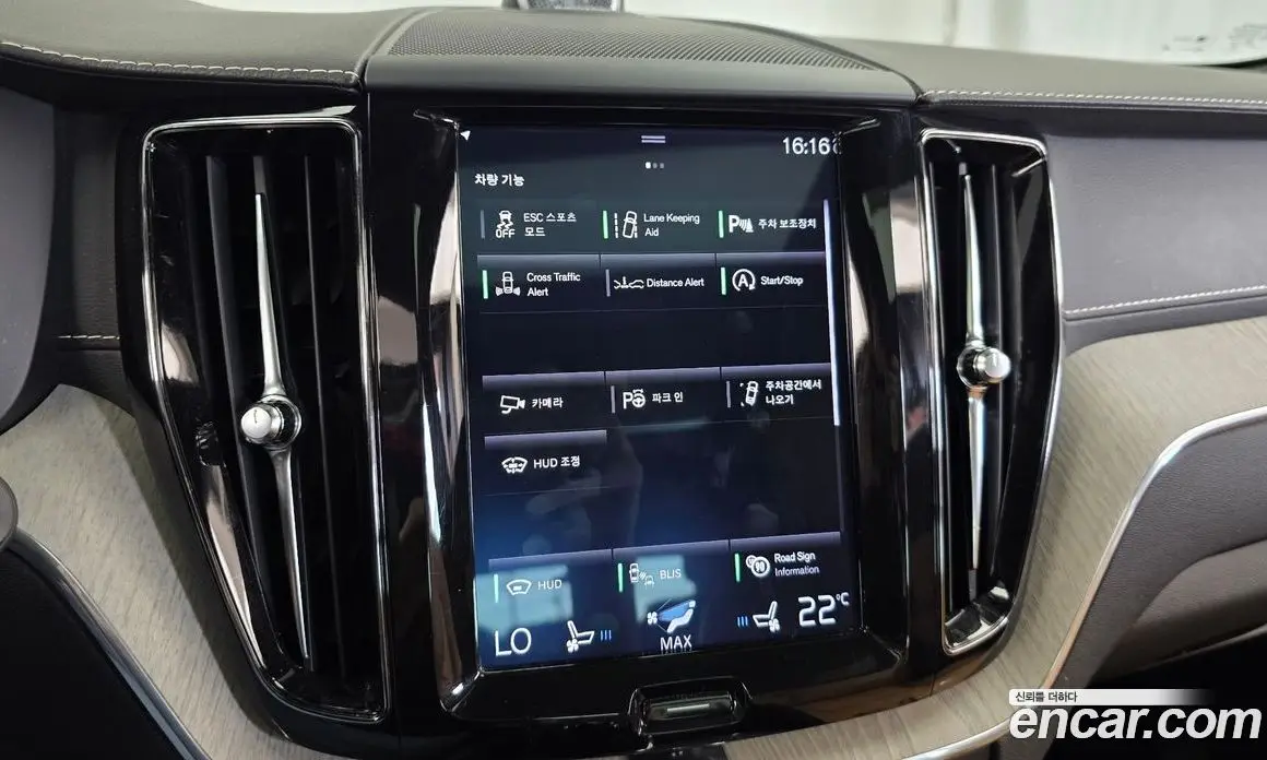 Volvo XC60 2018 2.0 автомат (гидро), фото 21