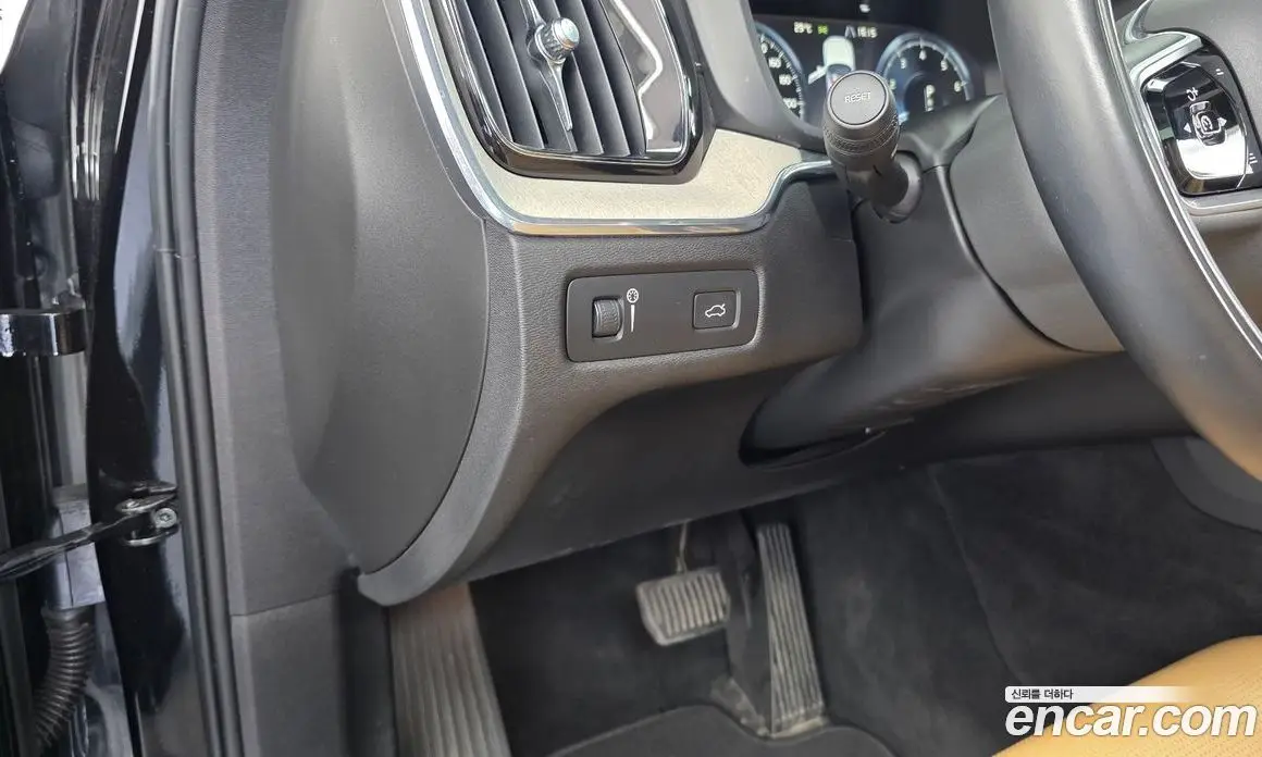 Volvo XC60 2018 2.0 автомат (гидро), фото 27