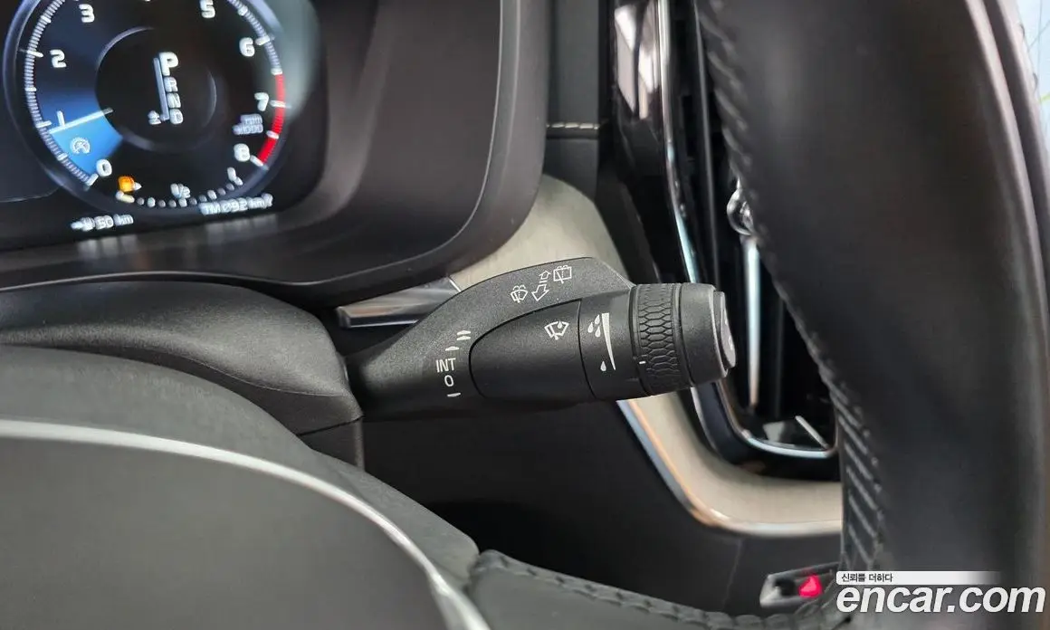 Volvo XC60 2018 2.0 автомат (гидро), фото 28