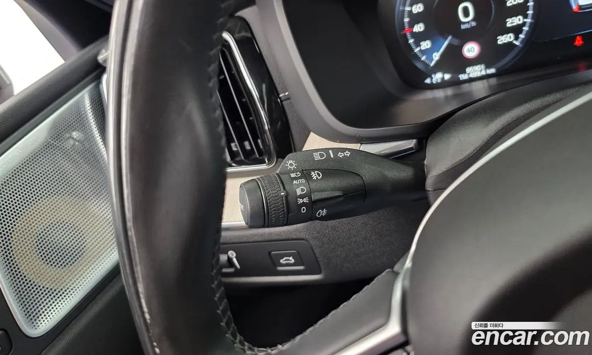 Volvo XC60 2018 2.0 автомат (гидро), фото 29