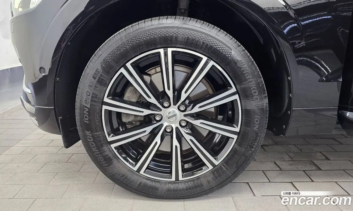 Volvo XC60 2018 2.0 автомат (гидро), фото 4