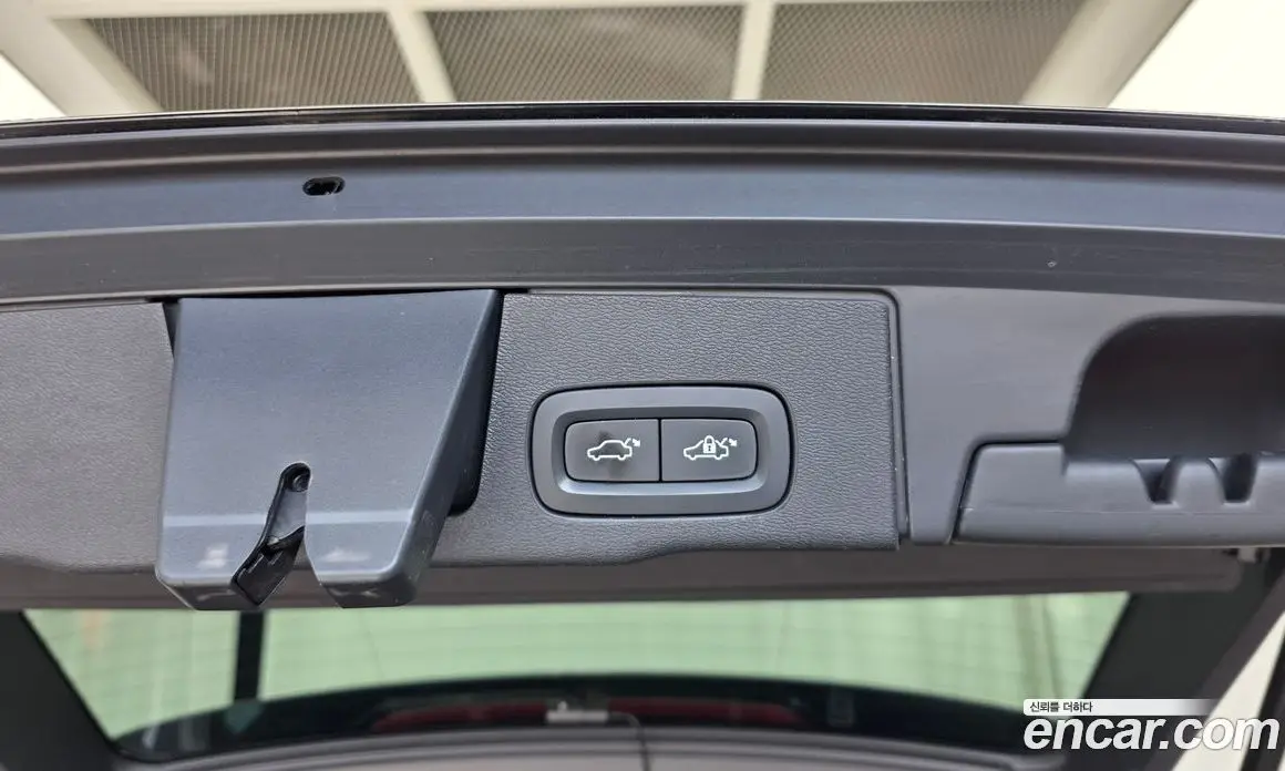Volvo XC60 2018 2.0 автомат (гидро), фото 32