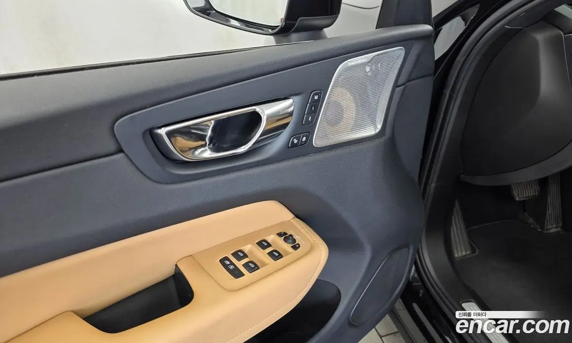 Volvo XC60 2018 2.0 автомат (гидро), фото 36