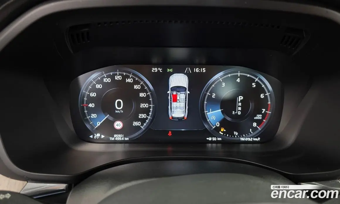 Volvo XC60 2018 2.0 автомат (гидро), фото 10