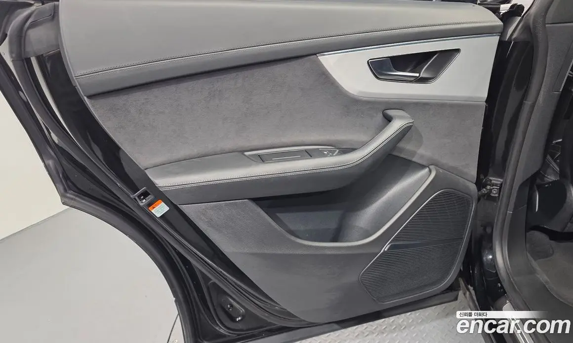 Audi Q8 2023 3.0 автомат (гидро), фото 15