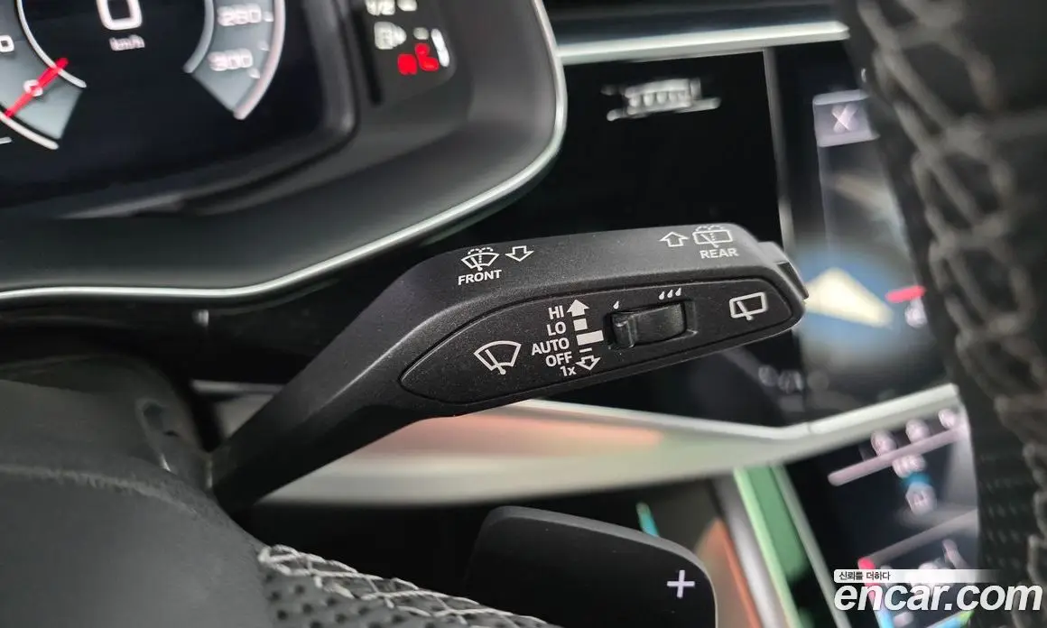 Audi Q8 2023 3.0 автомат (гидро), фото 28
