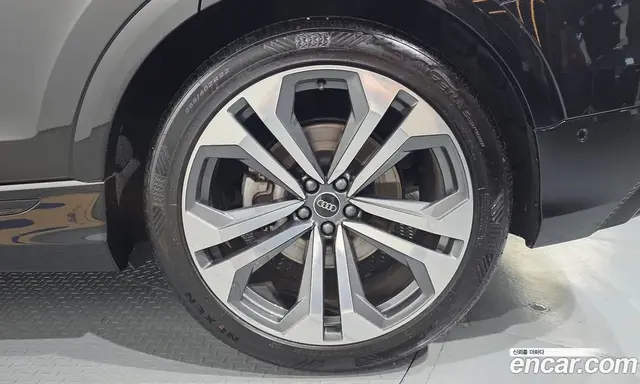 Audi Q8 2023 3.0 автомат (гидро), миниатюра 7