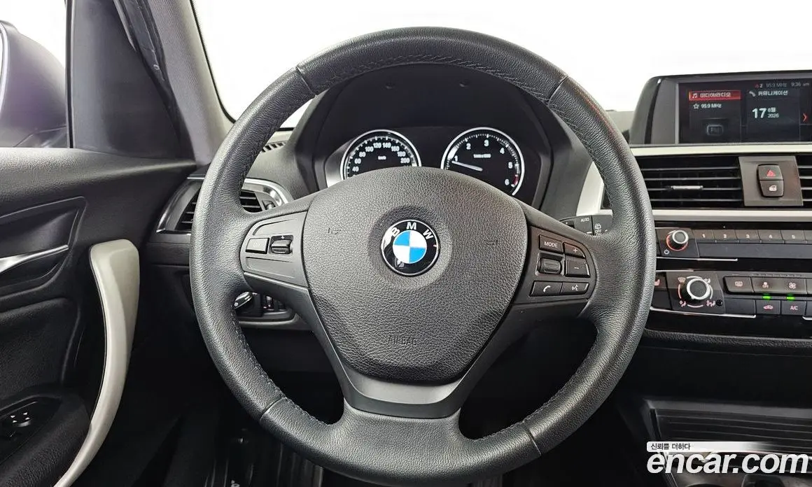 BMW 1 серия 2018 2.0 автомат (гидро), фото 13
