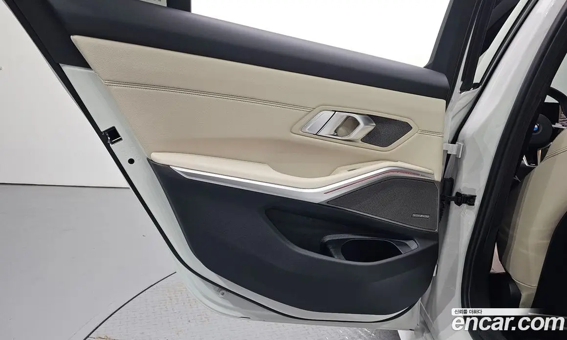 BMW 3 серия 2025 3.0 автомат (гидро), фото 15