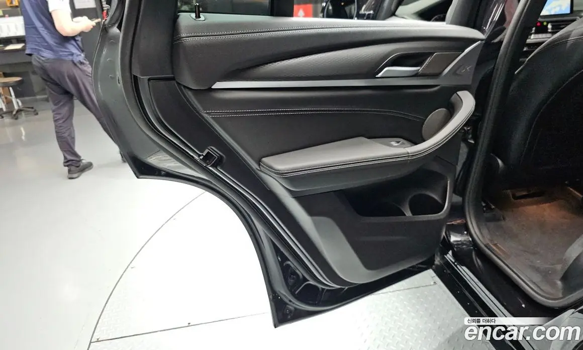 BMW X4 2025 2.0 автомат (гидро), фото 15