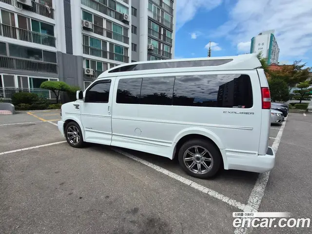 Chevrolet Express Van 2015 6.0 автомат (гидро), миниатюра 3