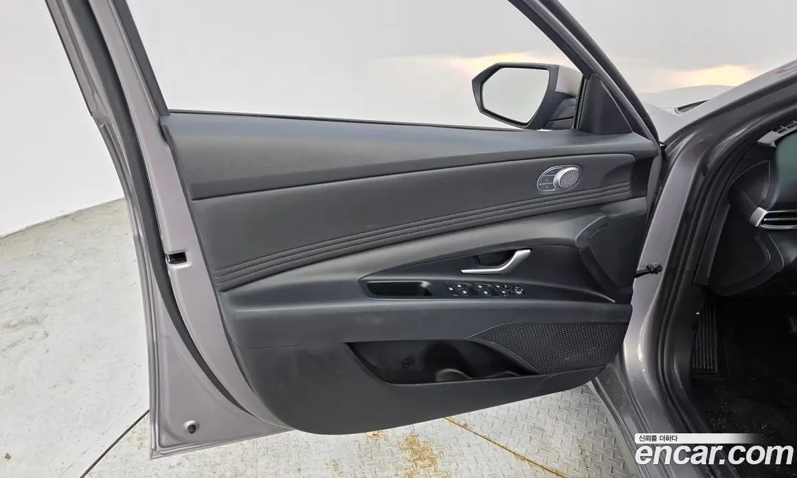 Hyundai Avante 2022 1.6 автомат (гидро), фото 14