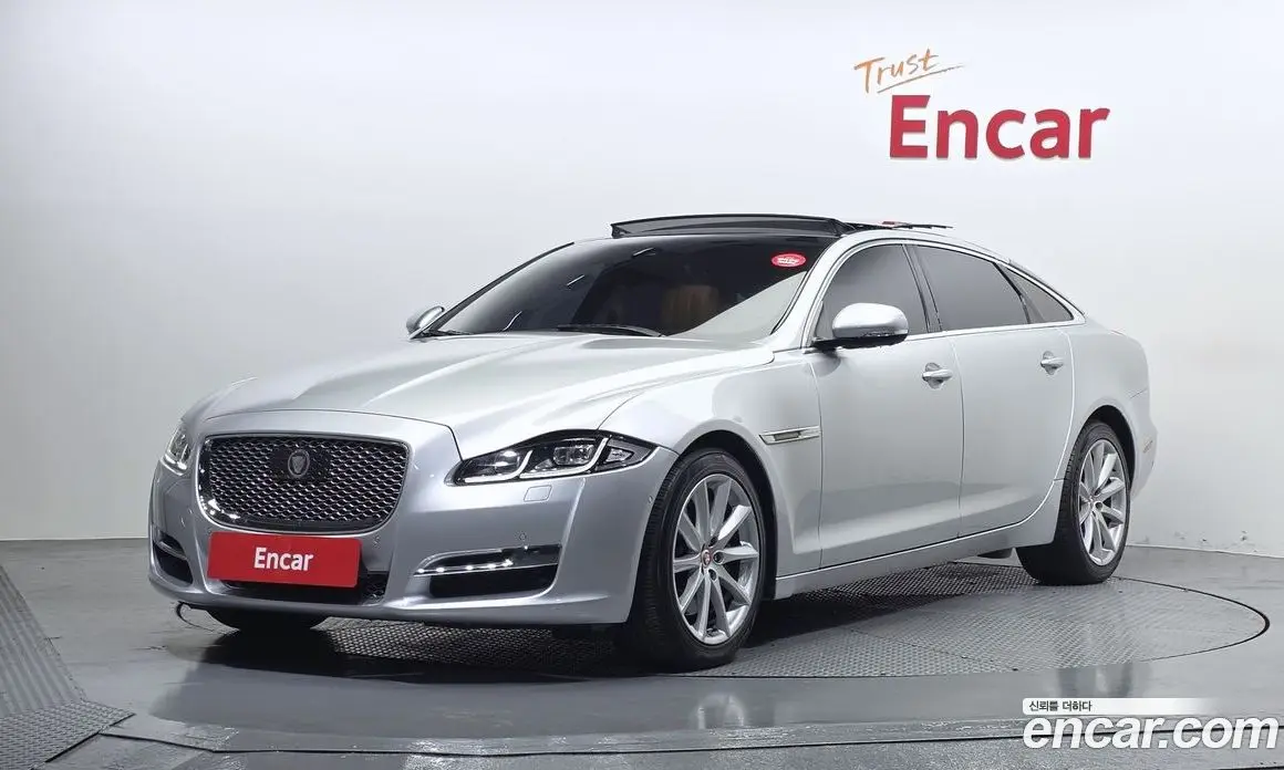 Jaguar XJ 2017 3.0 автомат (гидро), фото 1 Jaguar XJ 2017 3.0 автомат (гидро), фото 1