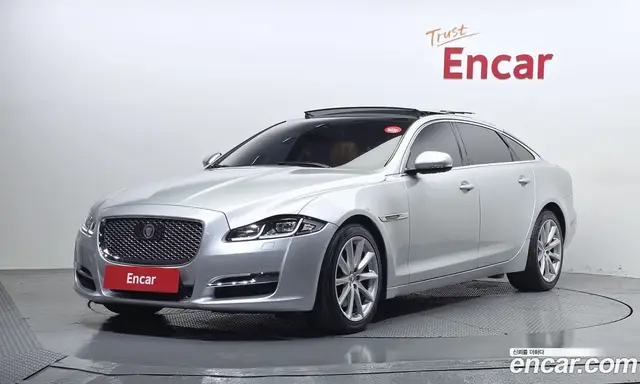 Jaguar XJ 2017 3.0 автомат (гидро), миниатюра 1 Jaguar XJ 2017 3.0 автомат (гидро), миниатюра 1