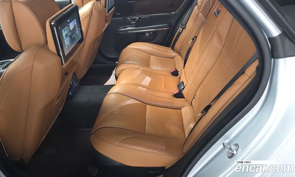Jaguar XJ 2017 3.0 автомат (гидро), фото 12 Jaguar XJ 2017 3.0 автомат (гидро), фото 12