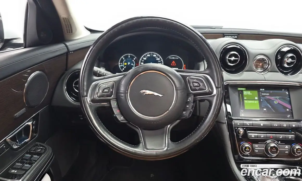 Jaguar XJ 2017 3.0 автомат (гидро), фото 14 Jaguar XJ 2017 3.0 автомат (гидро), фото 14
