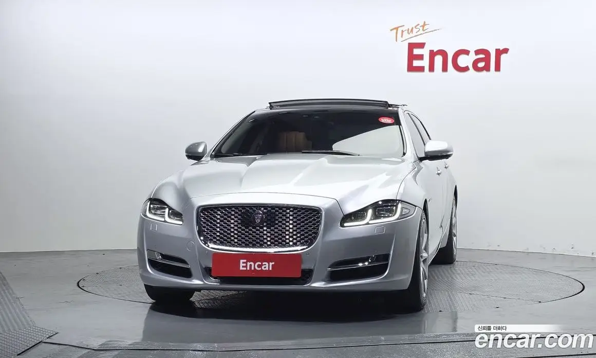 Jaguar XJ 2017 3.0 автомат (гидро), фото 3 Jaguar XJ 2017 3.0 автомат (гидро), фото 3