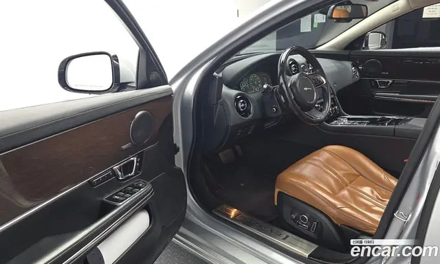 Jaguar XJ 2017 3.0 автомат (гидро), миниатюра 10 Jaguar XJ 2017 3.0 автомат (гидро), миниатюра 10