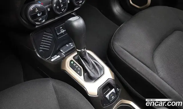 Jeep Renegade 2016 2.4 автомат (гидро), миниатюра 9