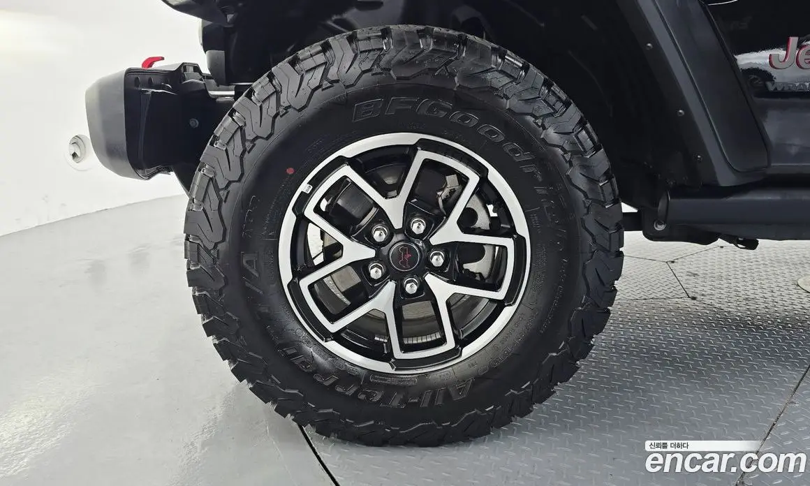Jeep Wrangler 2024 2.0 автомат (гидро), фото 5