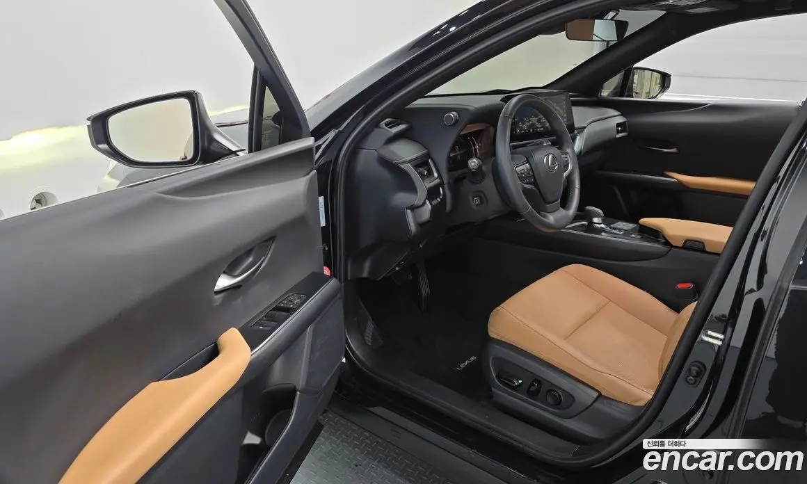 Lexus UX 2024 2.0 автомат (гидро), фото 13
