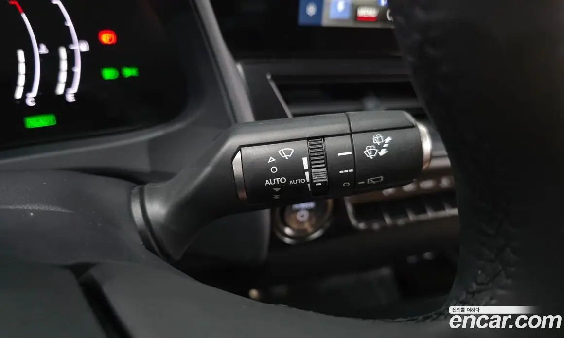 Lexus UX 2024 2.0 автомат (гидро), фото 23