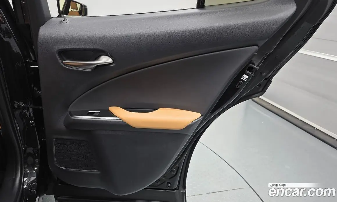 Lexus UX 2024 2.0 автомат (гидро), фото 31