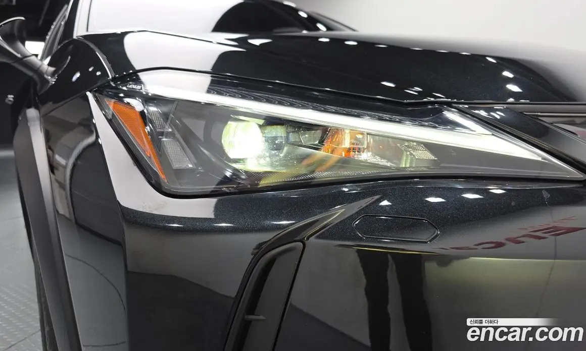Lexus UX 2024 2.0 автомат (гидро), фото 8