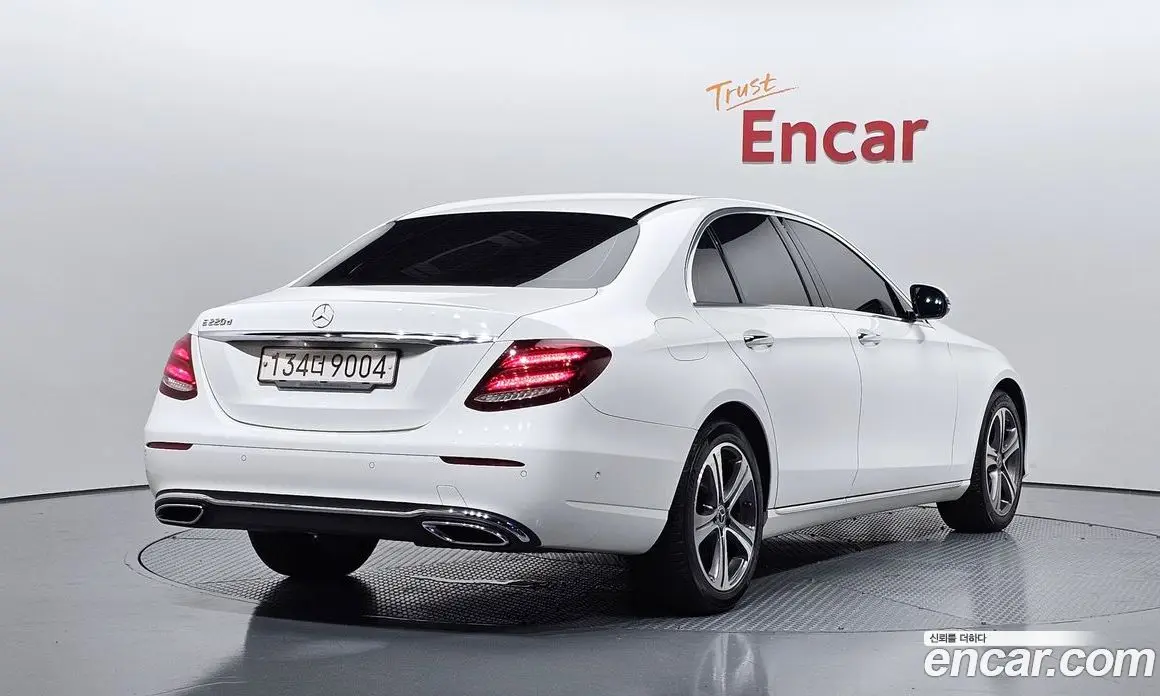Mercedes-Benz E-Class 2018 1.9 гидро, фото 2 Mercedes-Benz E-Class 2018 1.9 гидро, фото 2