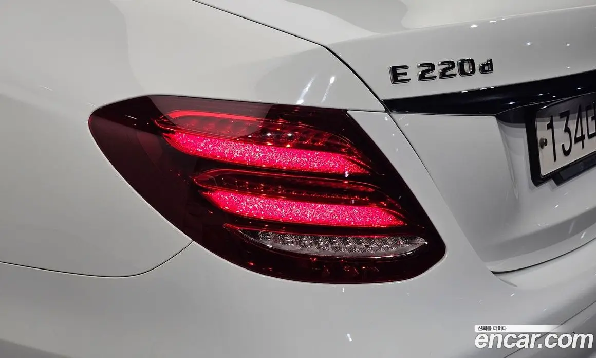 Mercedes-Benz E-Class 2018 1.9 гидро, фото 9 Mercedes-Benz E-Class 2018 1.9 гидро, фото 9