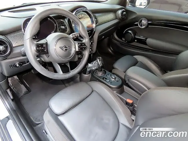 Mini Cooper 2022 автомат (гидро), миниатюра 7