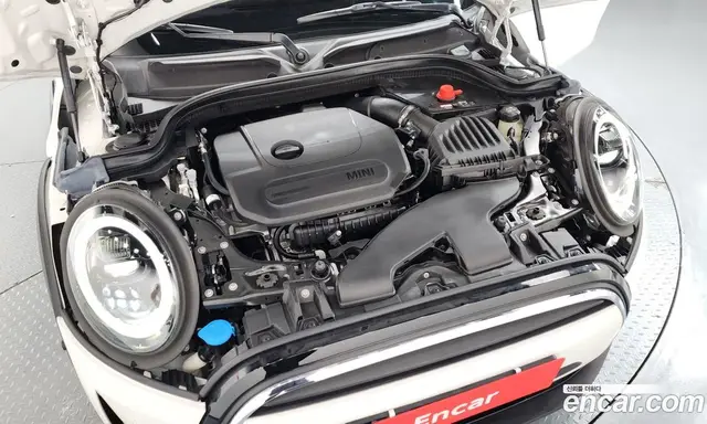 Mini Cooper Convertible 2023 1.5 автомат (гидро), миниатюра 6