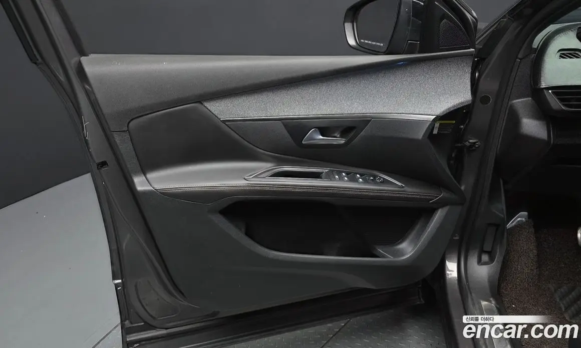 Peugeot 5008 2019 1.5 автомат (гидро), фото 14