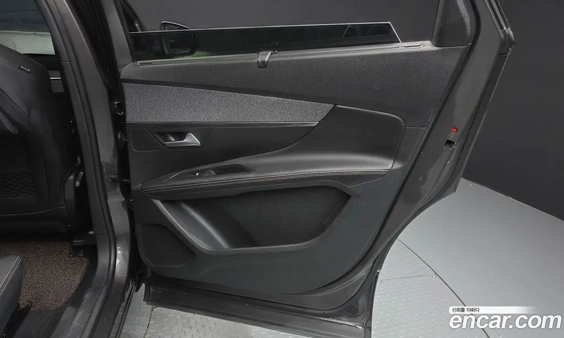 Peugeot 5008 2019 1.5 автомат (гидро), фото 15