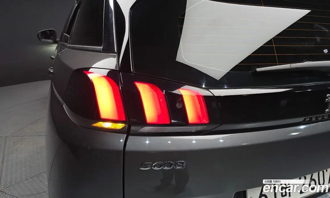 Peugeot 5008 2019 1.5 автомат (гидро), фото 9