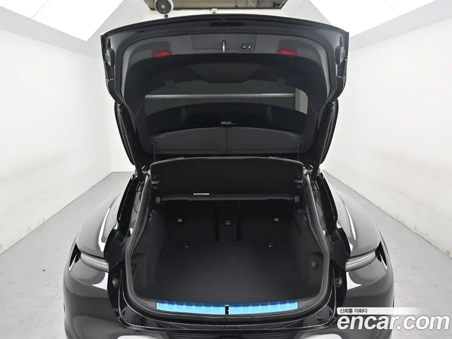 Porsche Taycan 2025 0.2 автомат (гидро), фото 20
