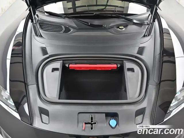Porsche Taycan 2025 0.2 автомат (гидро), миниатюра 6