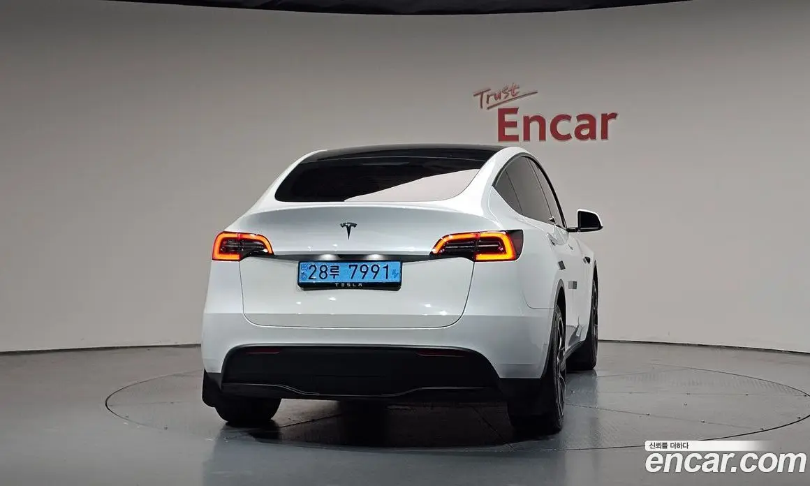Tesla Model Y 2023 0.2 автомат (гидро), фото 3 Tesla Model Y 2023 0.2 автомат (гидро), фото 3
