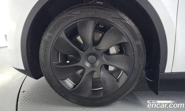 Tesla Model Y 2023 0.2 автомат (гидро), миниатюра 4 Tesla Model Y 2023 0.2 автомат (гидро), миниатюра 4