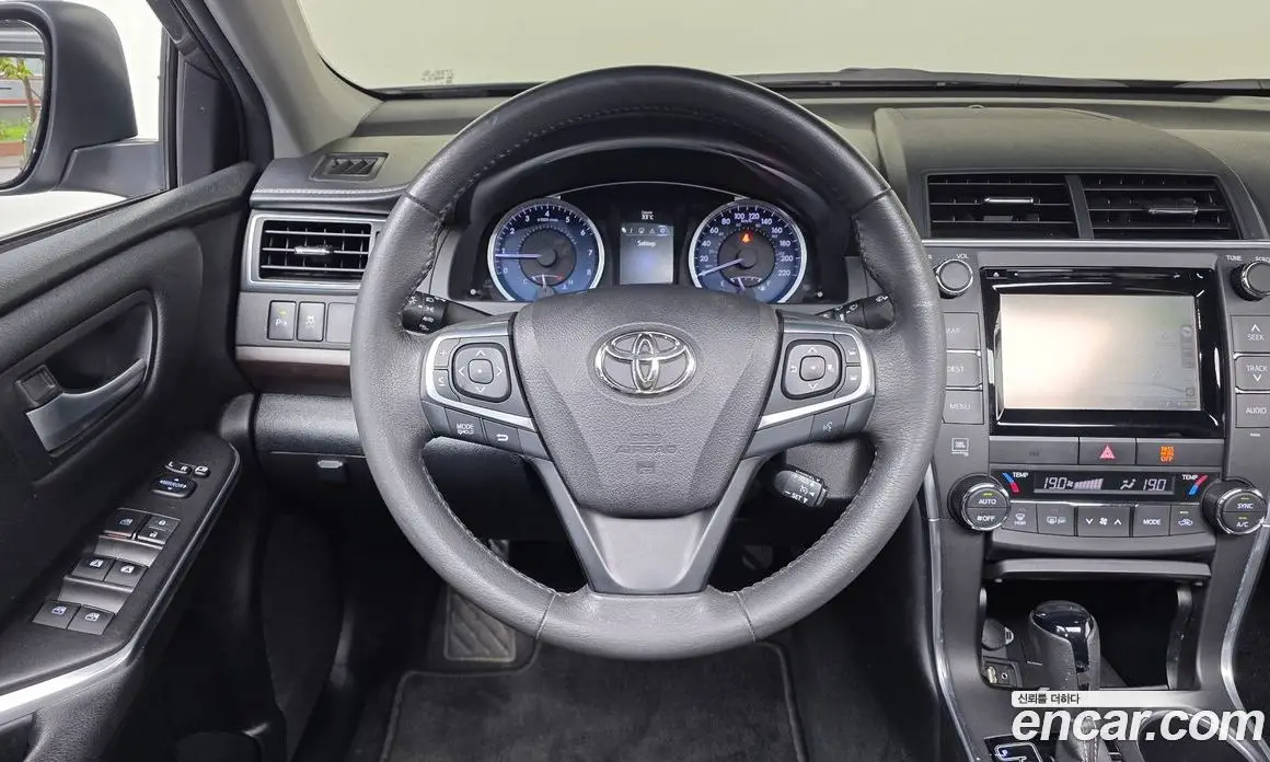 Toyota Camry 2017 2.5 автомат (гидро), фото 13
