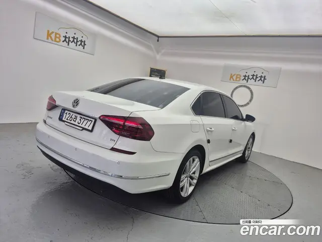 Volkswagen Passat 2018 2.0 автомат (гидро), миниатюра 2