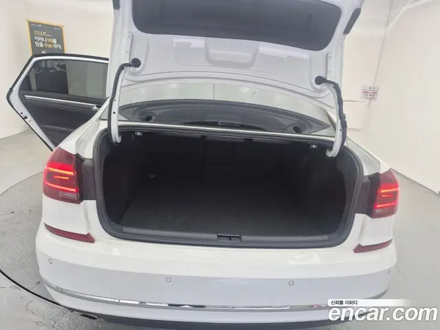 Volkswagen Passat 2018 2.0 автомат (гидро), миниатюра 11