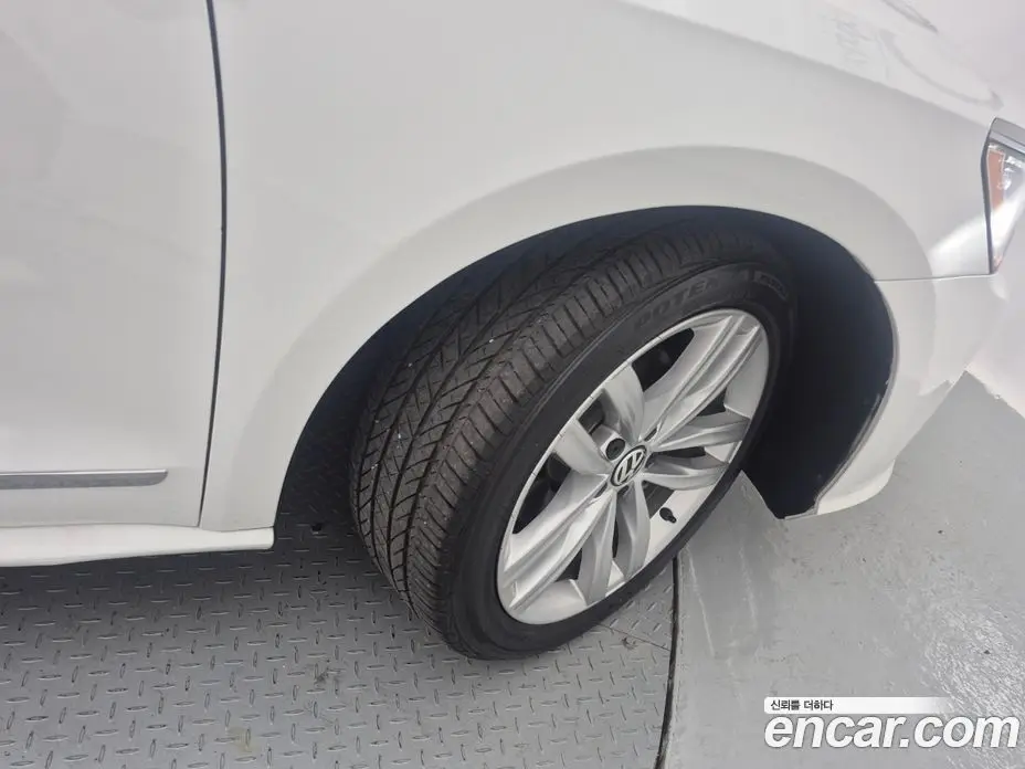 Volkswagen Passat 2018 2.0 автомат (гидро), фото 14
