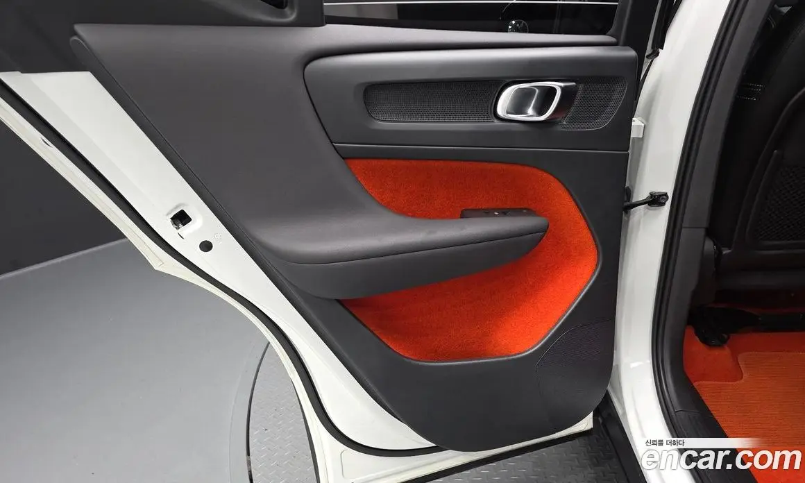 Volvo XC40 2020 2.0 автомат (гидро), фото 15