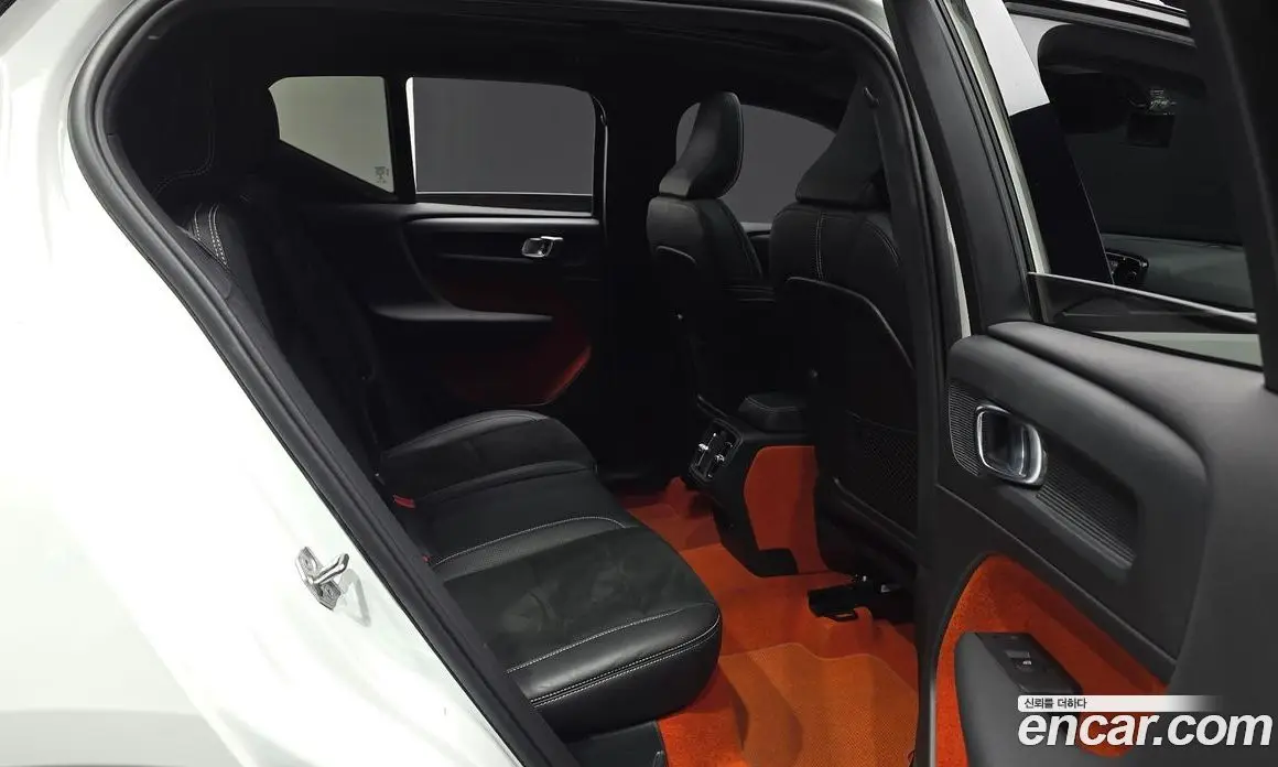 Volvo XC40 2020 2.0 автомат (гидро), фото 17