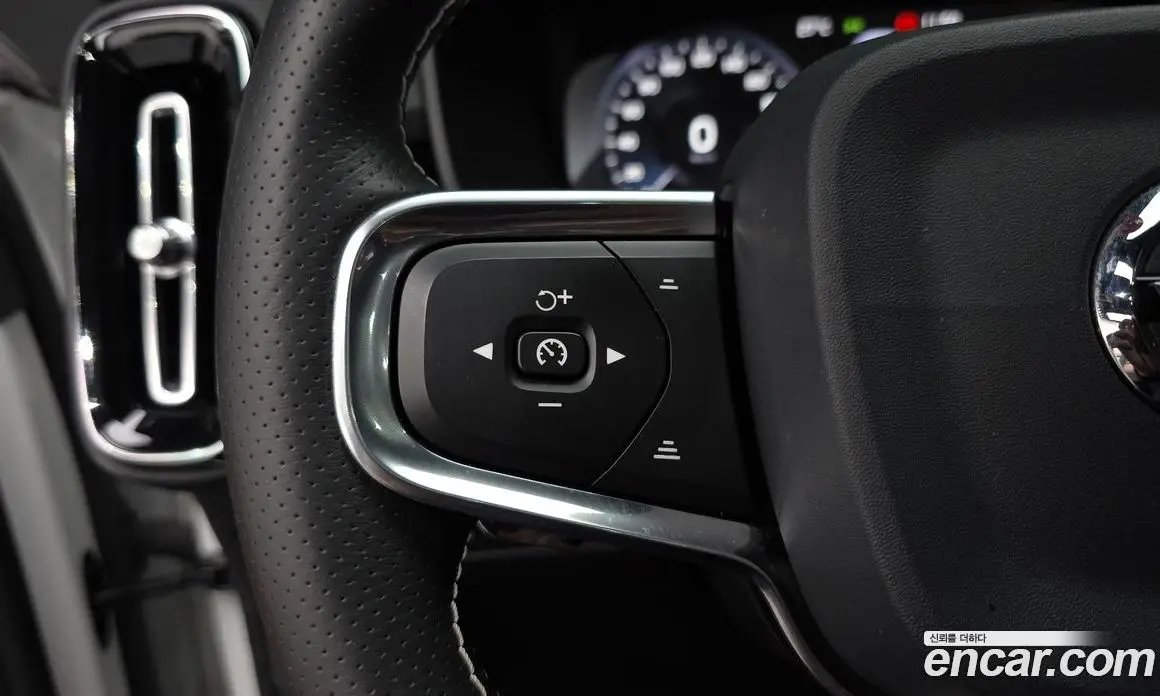 Volvo XC40 2020 2.0 автомат (гидро), фото 25