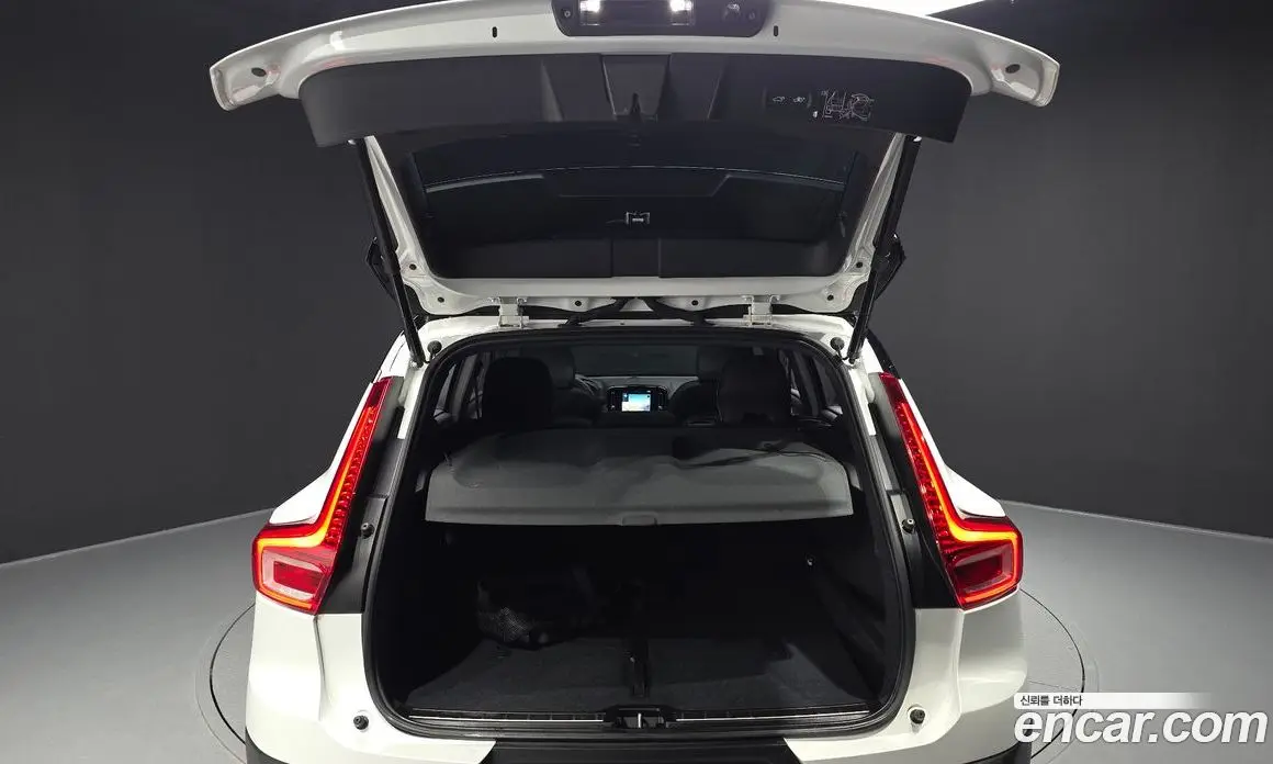 Volvo XC40 2020 2.0 автомат (гидро), фото 37