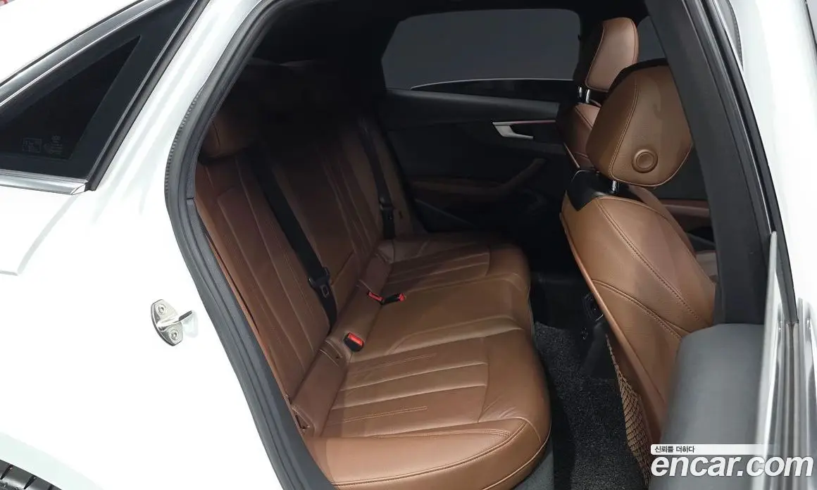 Audi A4 2019 2.0 автомат (гидро), фото 11
