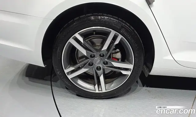Audi A4 2019 2.0 автомат (гидро), миниатюра 5