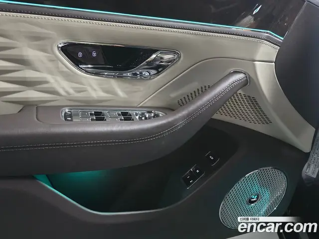 Bentley Flying Spur 2022 4.0 автомат (гидро), миниатюра 11